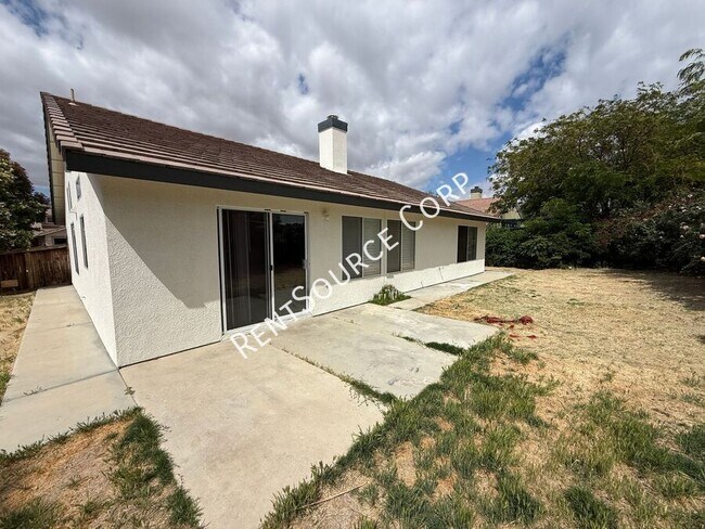 Building Photo - 2832 W Pillsbury St