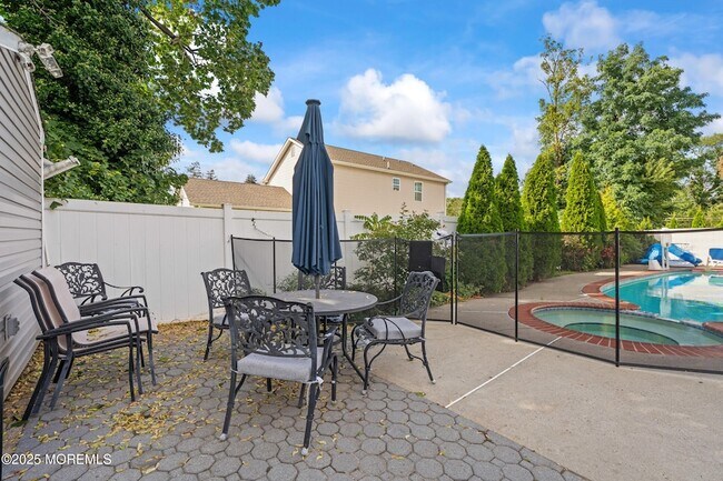 Building Photo - 7 Linden Ave