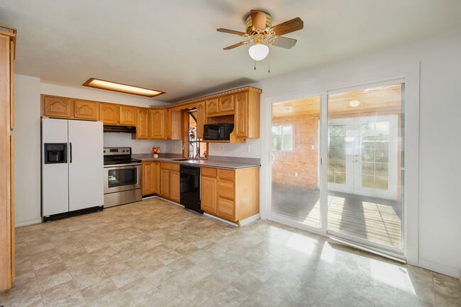 Building Photo - 1215 E 17th N