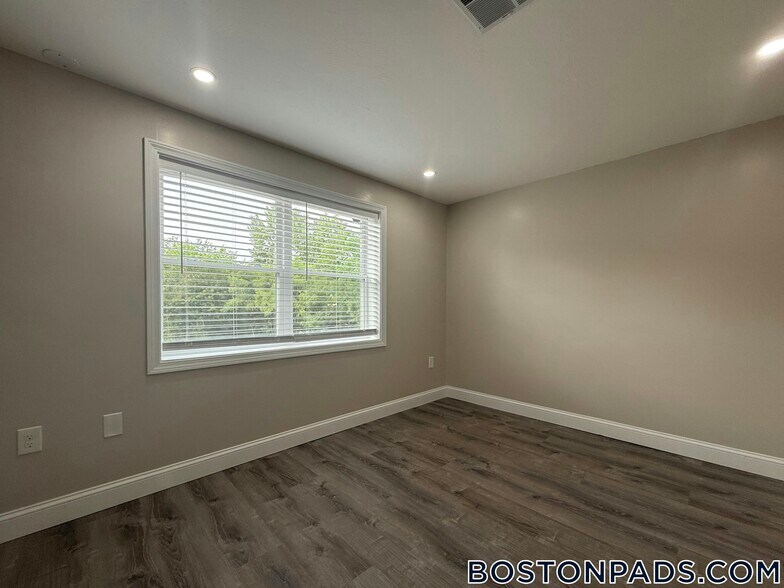 Building Photo - 23 Kenmar Dr