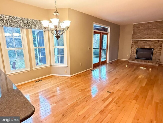 Building Photo - 15292 Surrey House Way