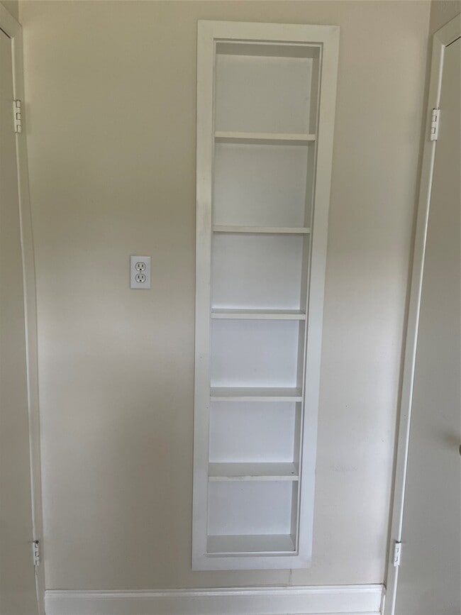 Building Photo - 2030 Bissonnet St