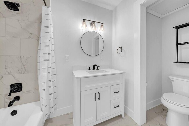 Building Photo - 5548 Dartmouth Ave N