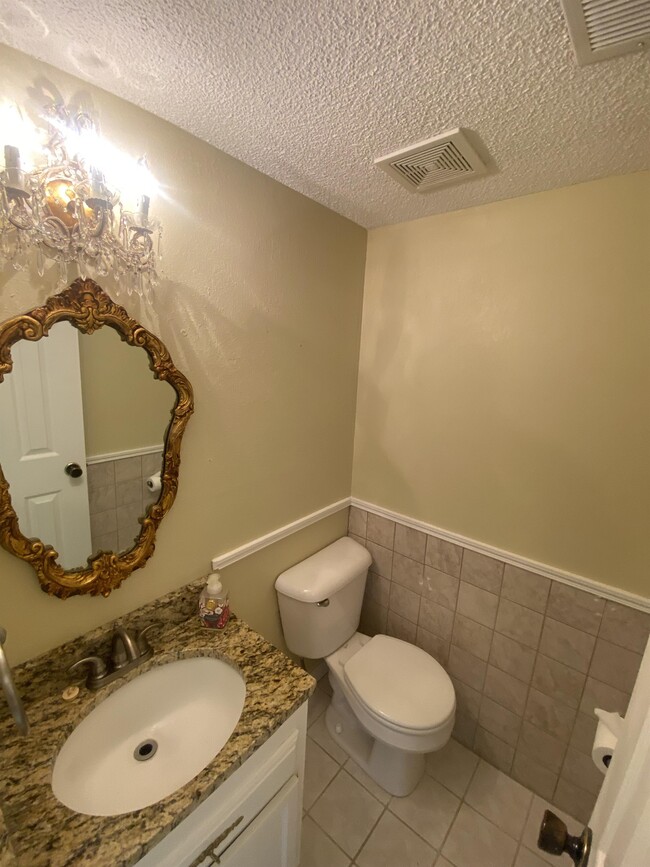 Building Photo - 2600 Brooken Hill Dr