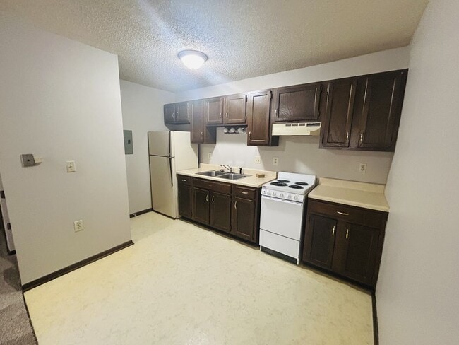 Building Photo - 2619 W 15th St N