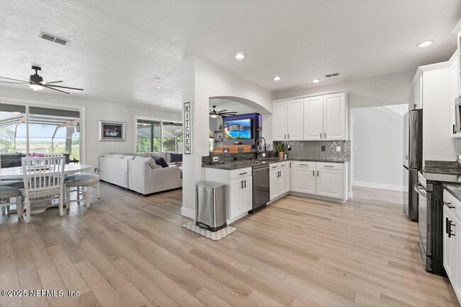 Building Photo - 11698 Donato Dr