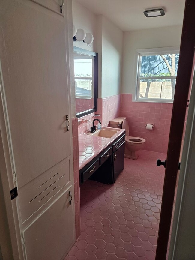 Building Photo - Travis Heights