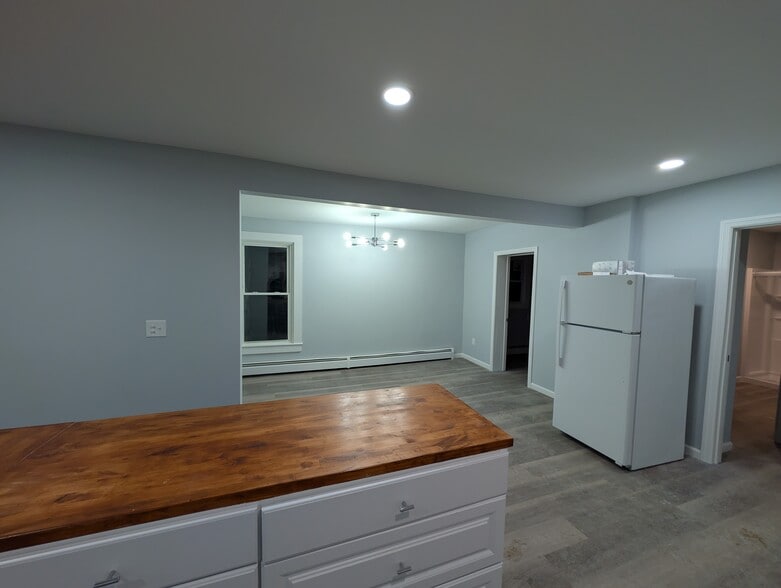 Building Photo - 27 W Notre Dame St