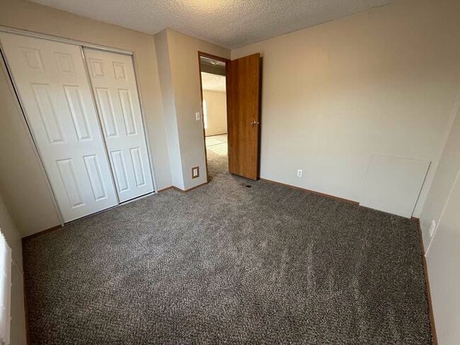 Building Photo - Spacious & Affordable 3BR Home in Belleville - Pet-Friendly, Central AC & Only $900!
