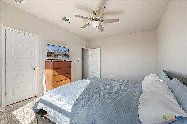Building Photo - 408 Black Opal Dr