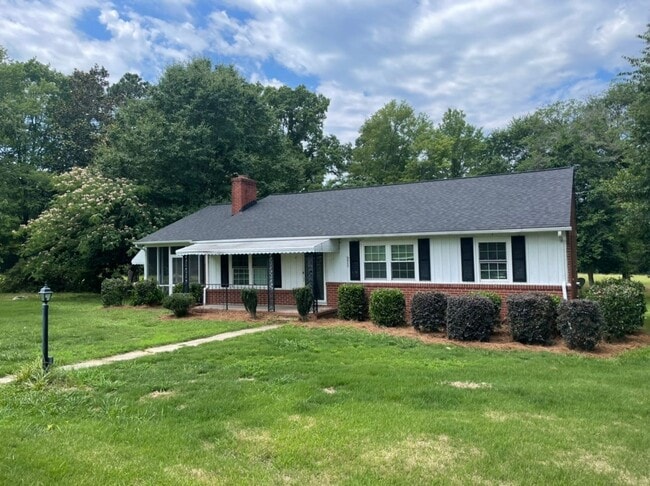 Building Photo - Adorable Apex Ranch on 2 Acres of Land!