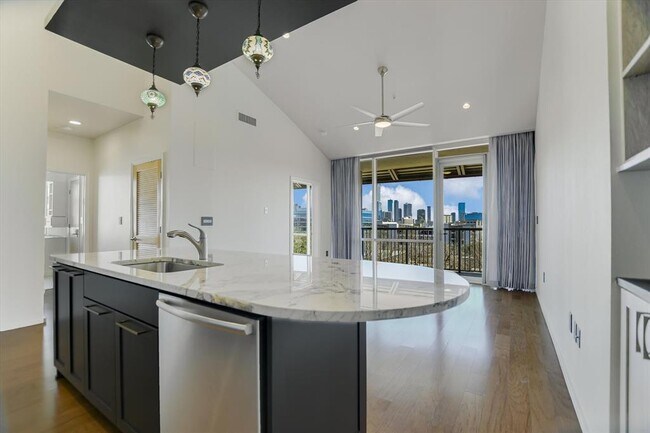 Building Photo - 1600 Barton Springs Rd