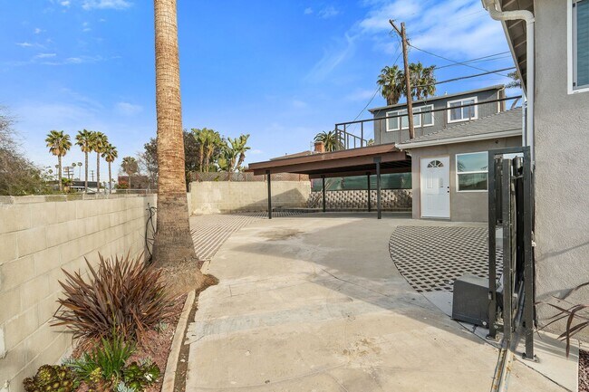 Building Photo - Designer Culver/Fairfax House + Studio | Dog Run & Private Orchard | 3-Car Parking