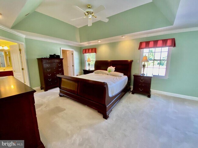Building Photo - 513 Doral Cir