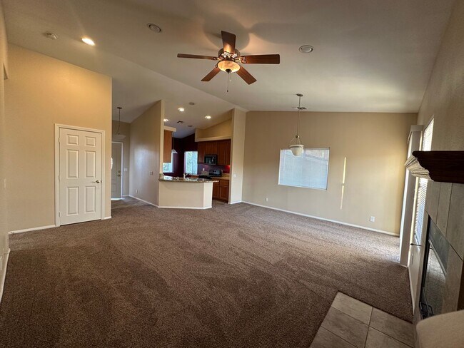 Building Photo - Welcome Home to this beautiful 3 Bed 2 Bath Home