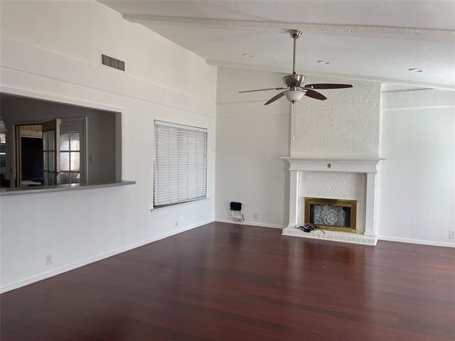 Building Photo - 2409 Stoneleigh Dr