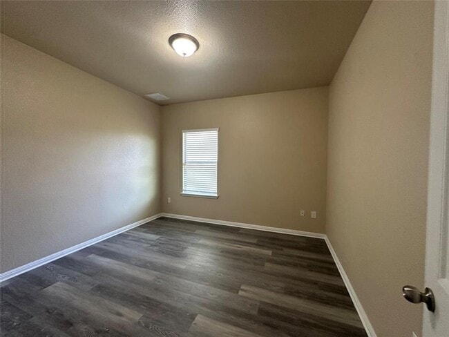 Building Photo - 1517 Maier Dr