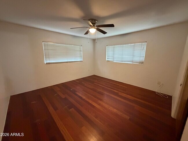 Building Photo - 1725 S Sierra Vista Dr