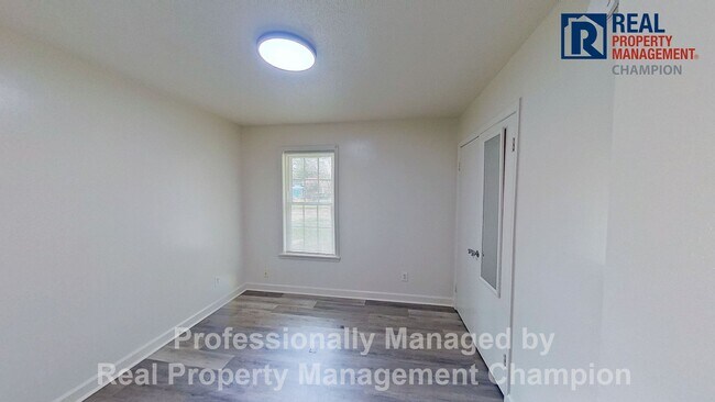 Building Photo - 2909 Spaulding Dr