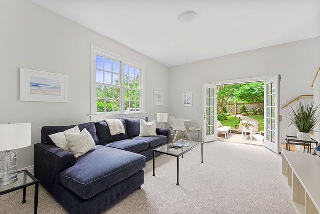 Building Photo - 302 Rucker Pl