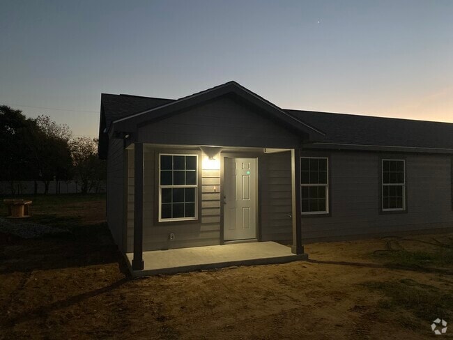Front entry w/porch