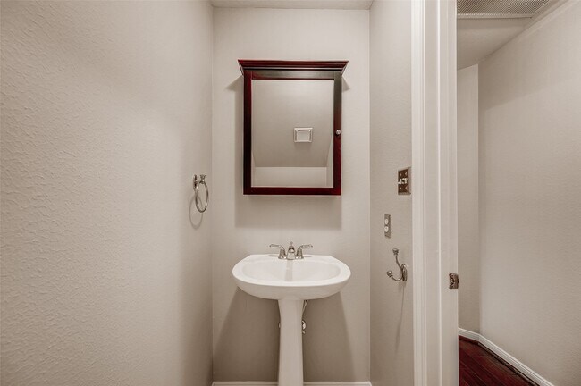 Building Photo - 22726 Shannon Falls Ct