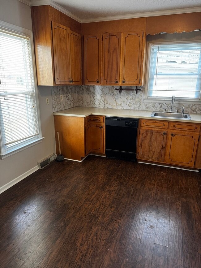 Building Photo - 512 S Zion St