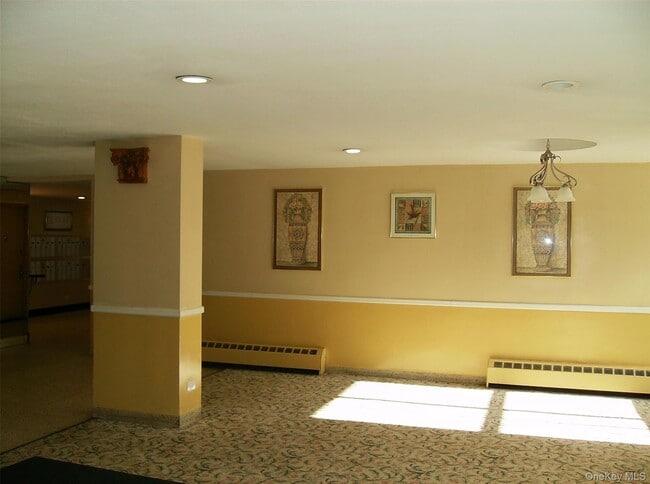 Building Photo - 175-45 88th Ave