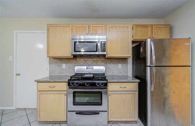 Building Photo - 16835 Carbridge Dr
