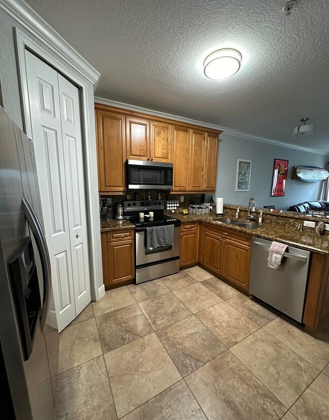 Building Photo - 3042 Waterside Cir
