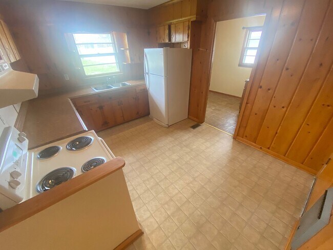 Building Photo - 404 Vosswood Dr