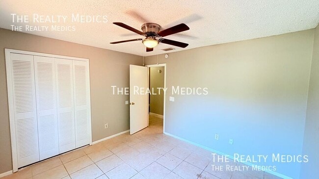 Building Photo - 124 Clear Lake Cir
