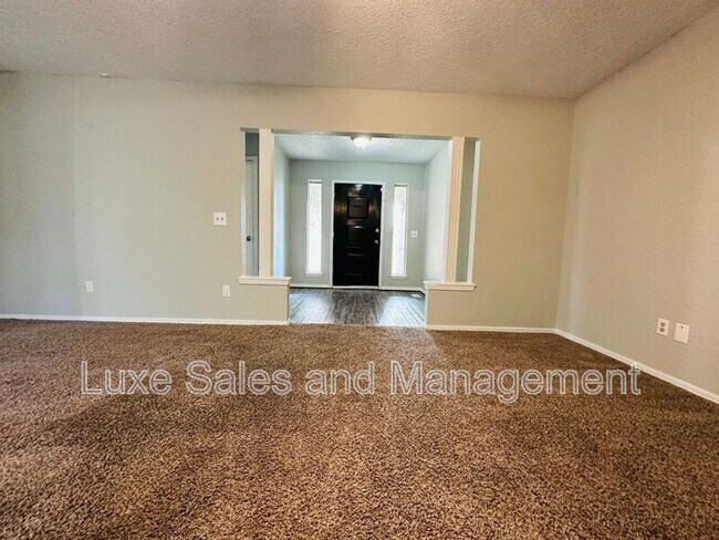 Building Photo - 11701 N Lee Ave