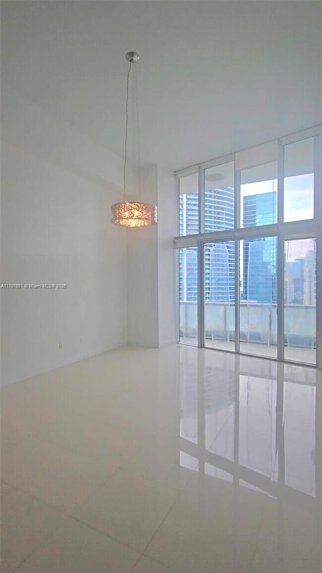 Primary Photo - 475 Brickell Ave