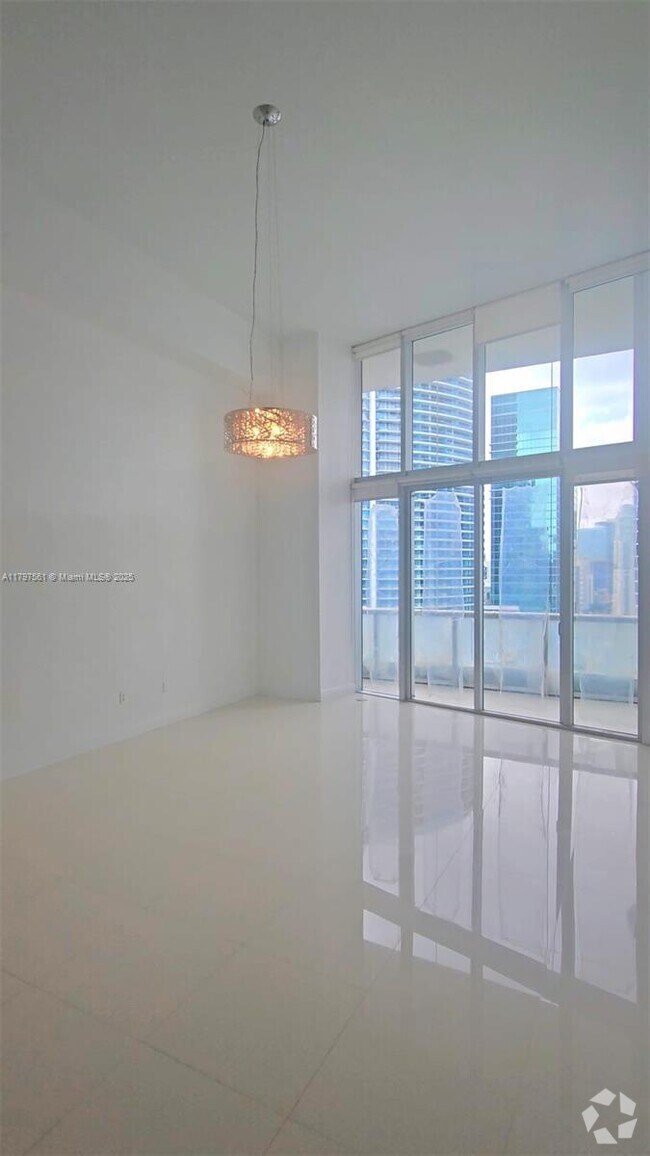 Building Photo - 475 Brickell Ave