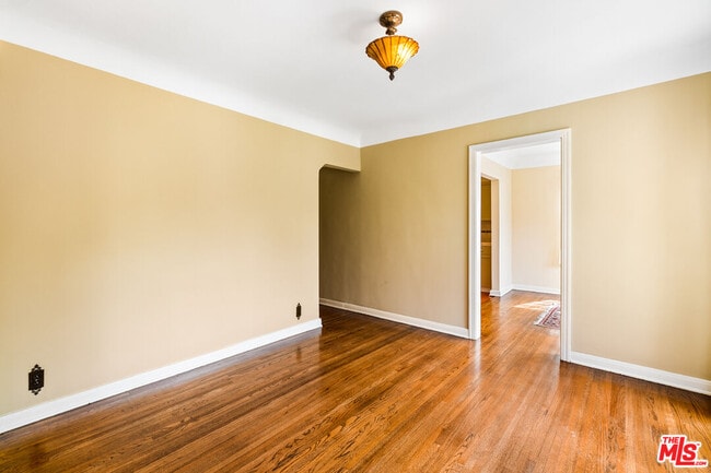 Building Photo - 650 S Gretna Green Way