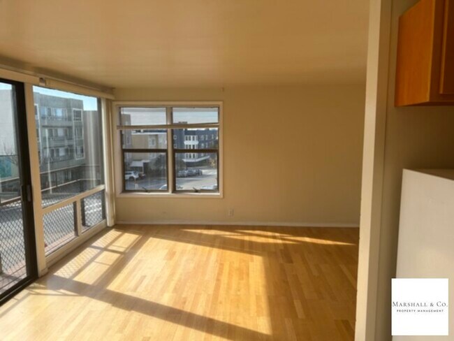 Building Photo - LAUREL HEIGHTS! Spacious 2 BR In Beautiful...