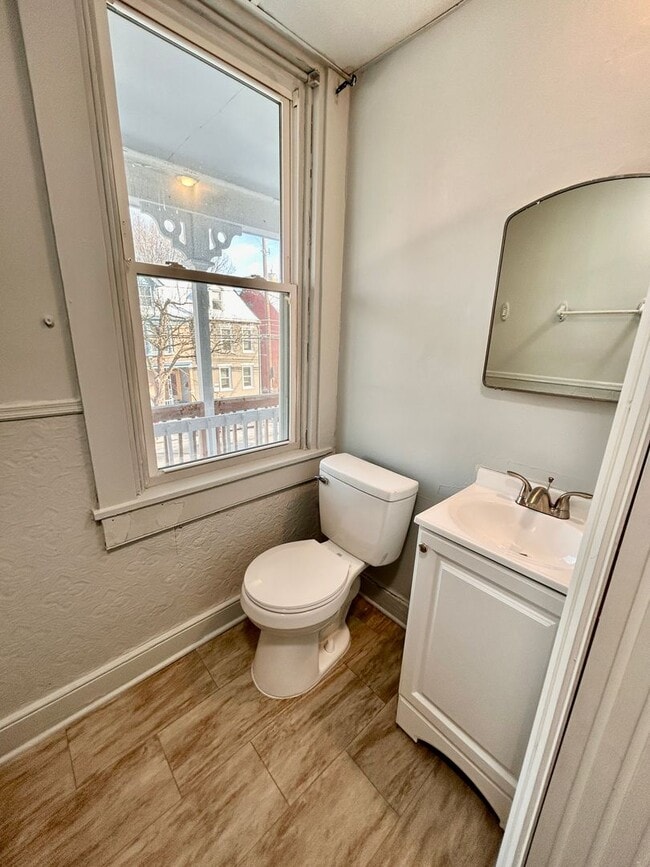 Building Photo - 344 N Lime St