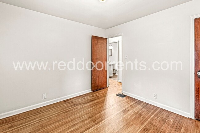 Building Photo - 4925 Crittenden Ave