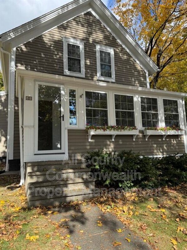 Building Photo - 49 Hoppin Hill Ave