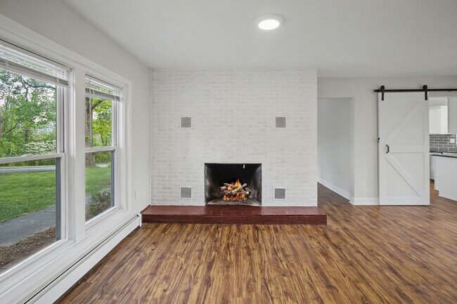 Building Photo - 415 Mountain View Rd