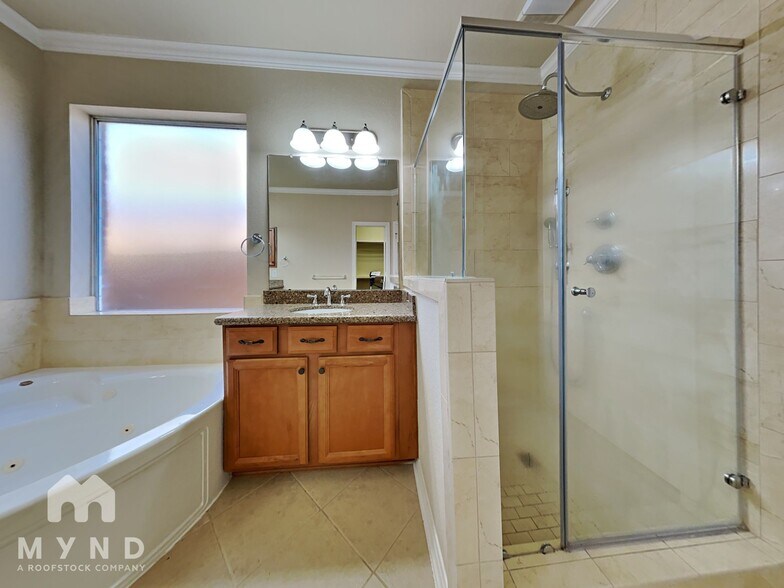 Building Photo - 4463 Diamante Dr