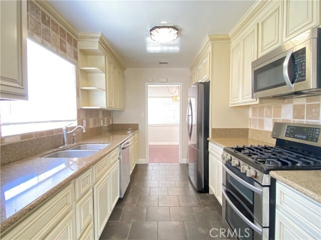 Building Photo - 472 Geneva Ave