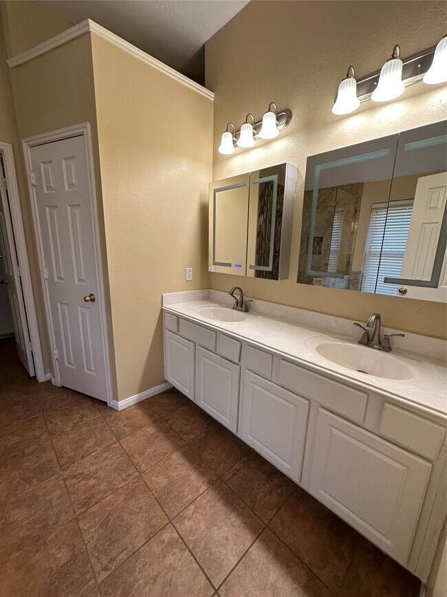Building Photo - 4530 Plantation Pass Dr