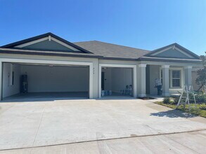 Building Photo - "Spacious 4-Bed Oasis with 2.5 Baths on Ra...