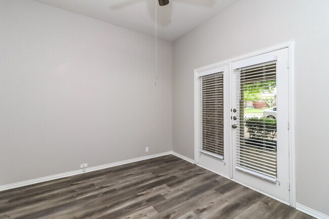 Building Photo - 540 Kerry St