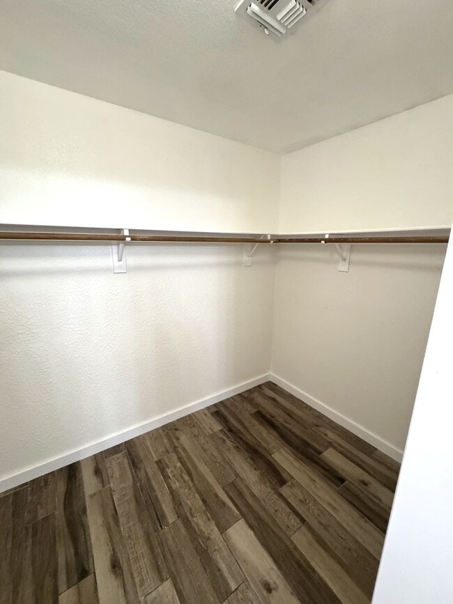 Building Photo - Beautiful Remodeled 3 bed, 2 bath home in convenient El Mirage neighborhood!