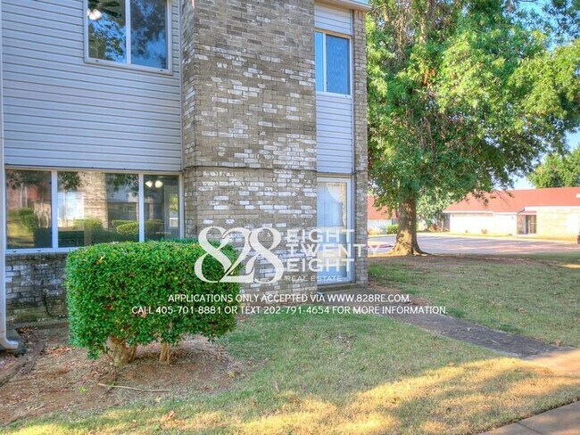 Building Photo - *AVAILABLE NOW!* Spacious 3 Bed/2.5 Bath Condo in East Norman!