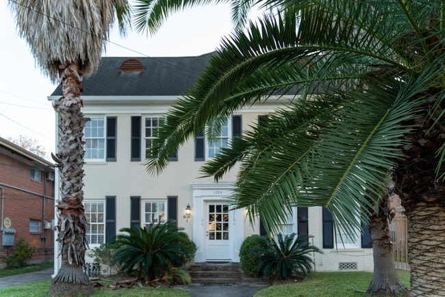 Building Photo - 1904 Binz St