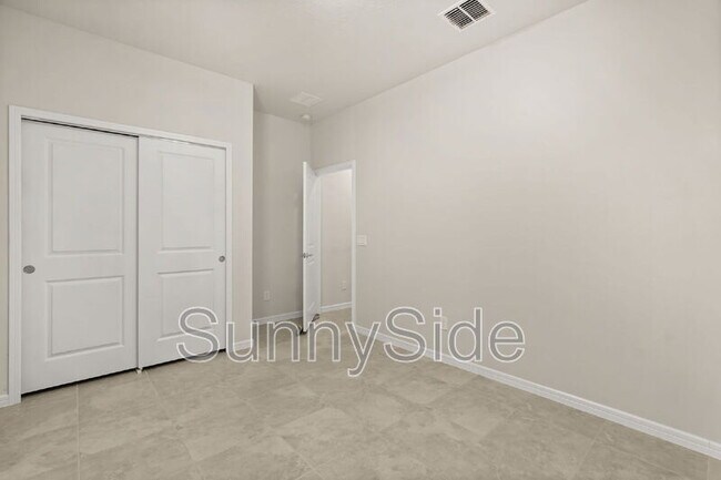 Building Photo - 2715 Clear Night Ave
